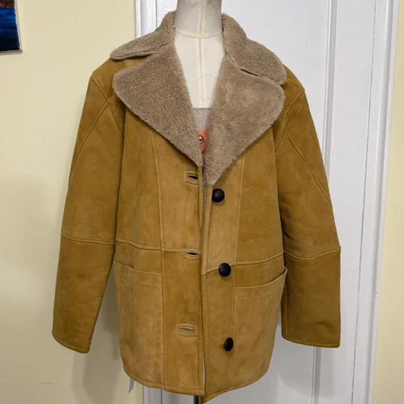 New-Reformation
Veda Luca Suede shearing coat
Parmesan Suede - Picture 12 of 16